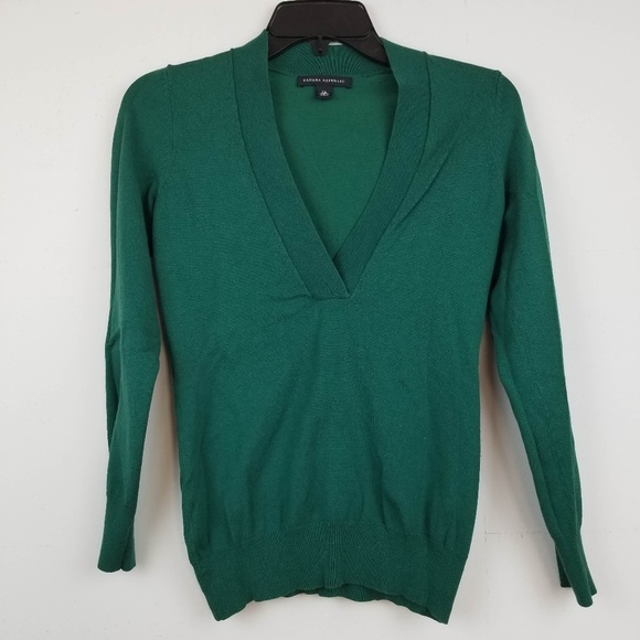 Banana Republic Sweaters - Banana Republic green v neck sweater size xs